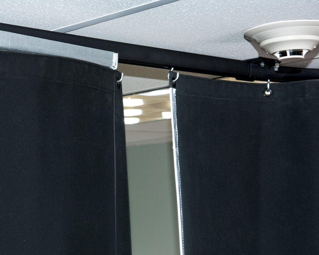 Single Bypass Entryway in a FLEX-GUARD® Curtain