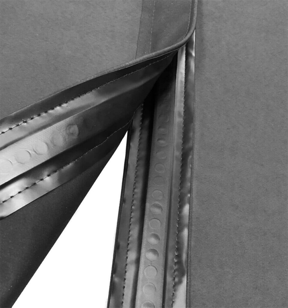Magnetic Zipper in FLEX-GUARD® Curtain